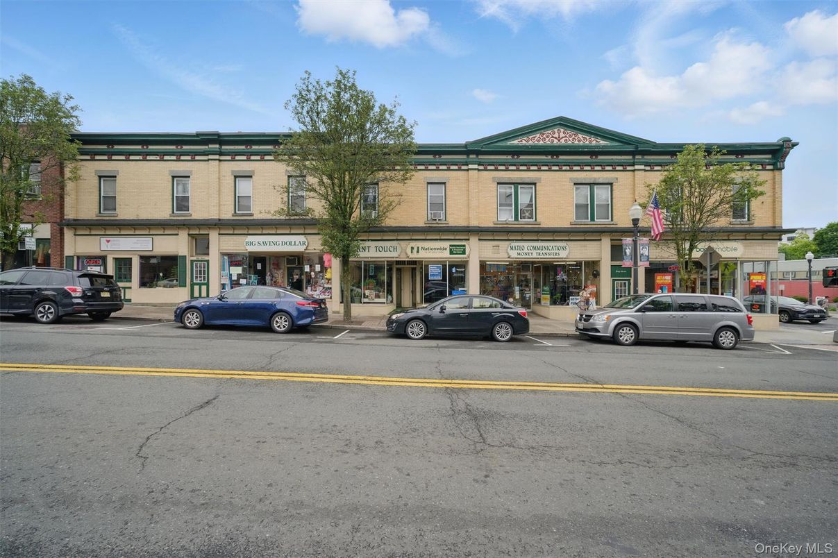 Exterior, Facade, Rowhouse
