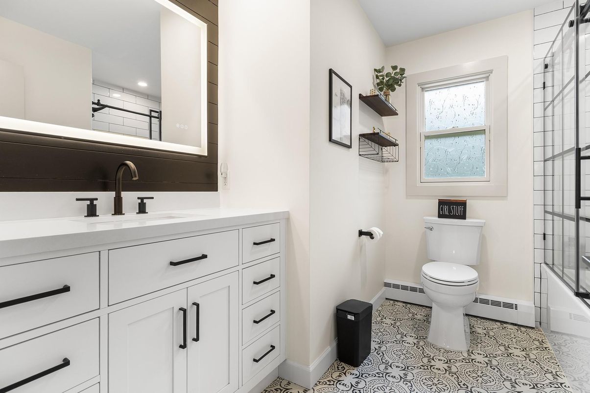 Bathroom, Interior, Recessed Lighting