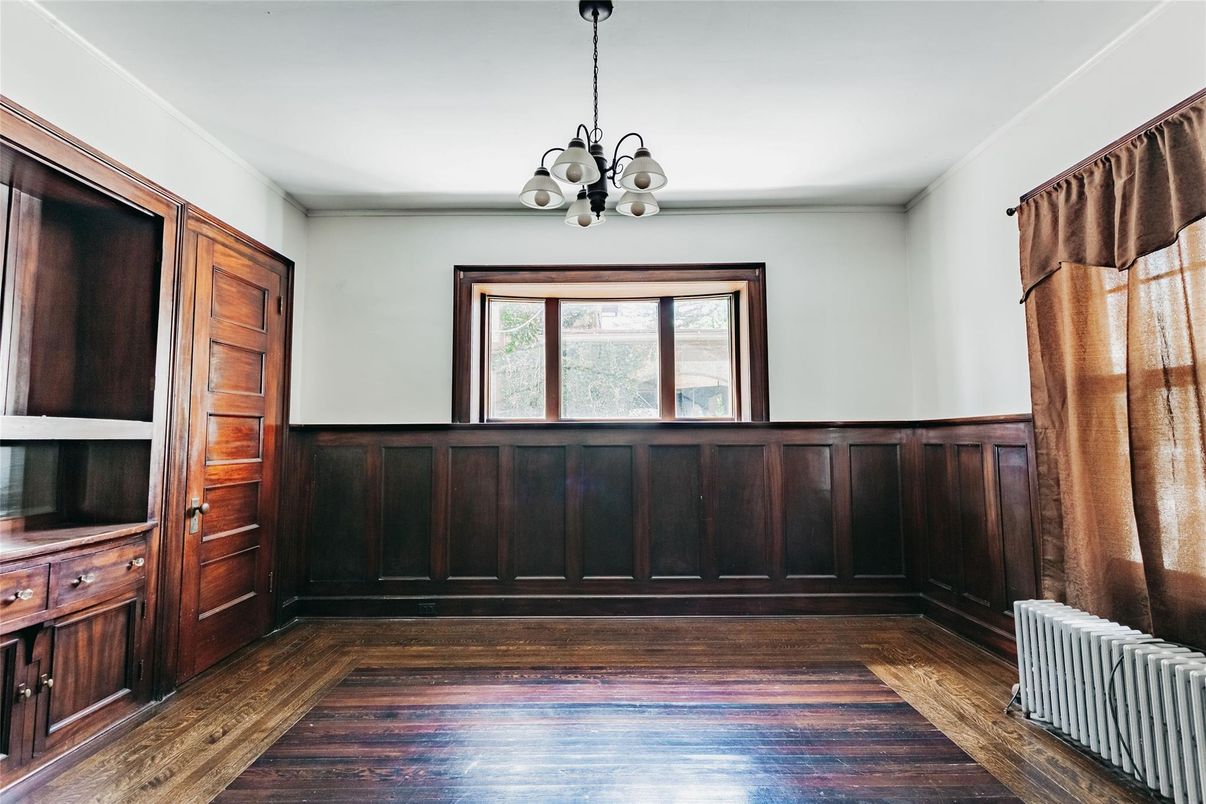 Chandelier, Empty room, Interior, Wood Texture Flooring