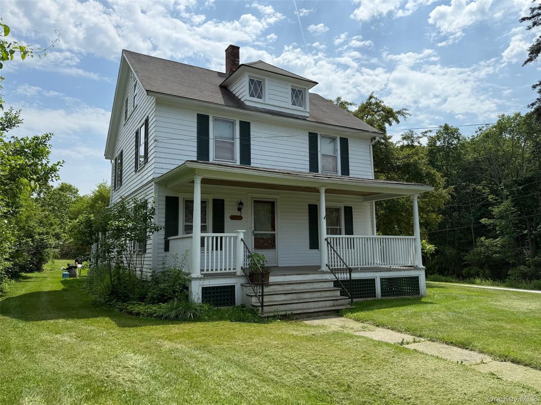 Exterior, Facade, American Foursquare