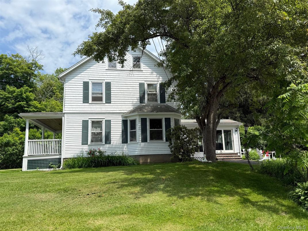Backyard, Exterior, Facade, Queen Anne Victorian