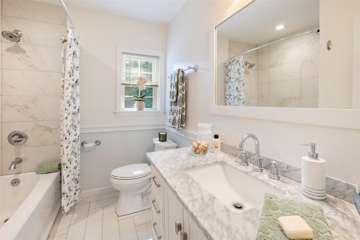 Bathroom, Interior, Marble Walls, Recessed Lighting
