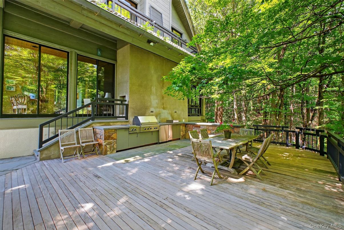 Exterior, Outdoor Kitchen