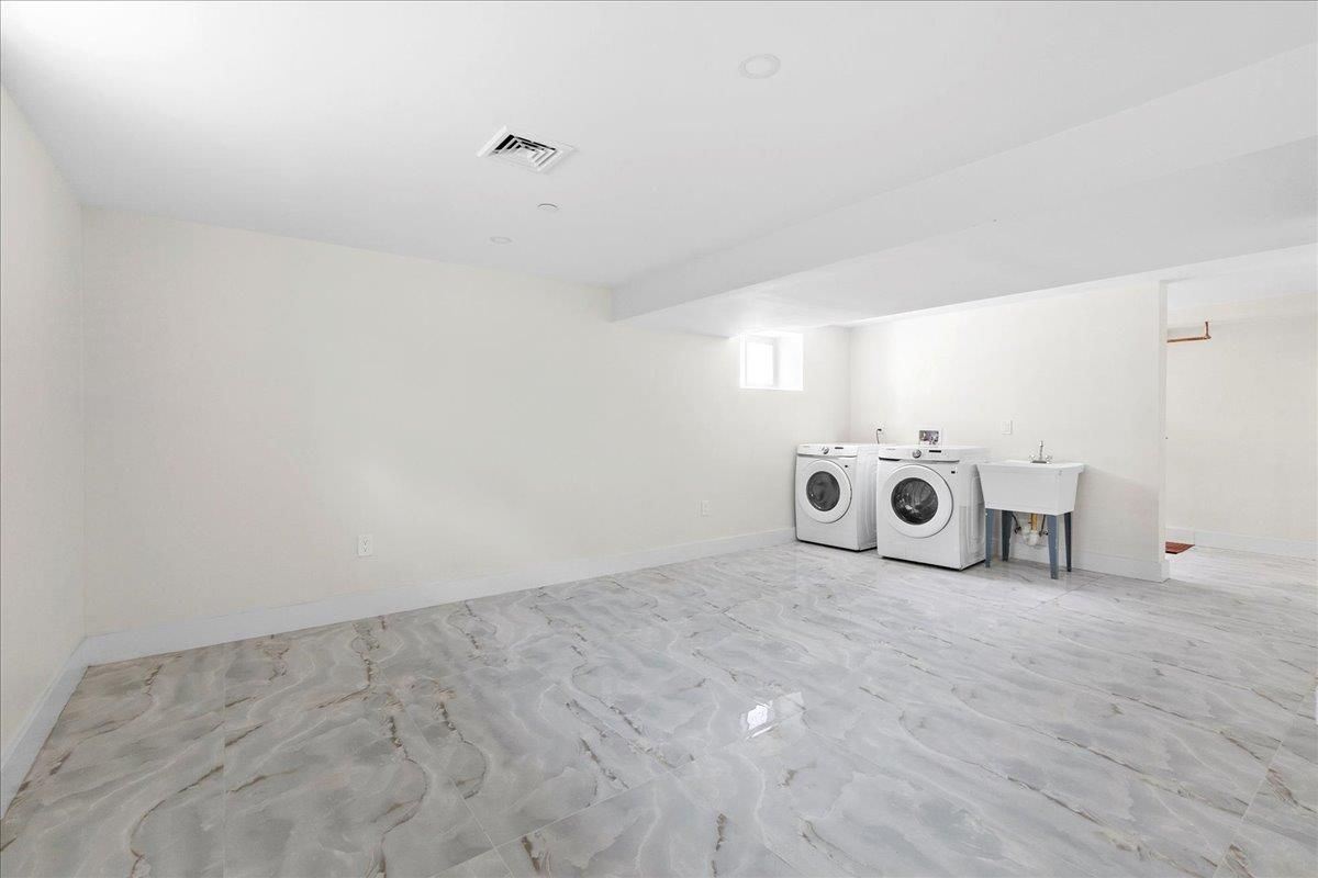 Empty room, Interior, Washer, Wood Texture Flooring