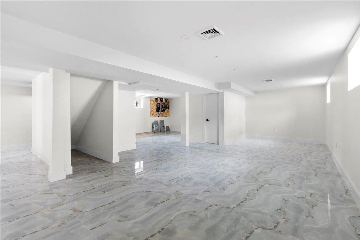 Empty room, Interior, Marble, Recessed Lighting