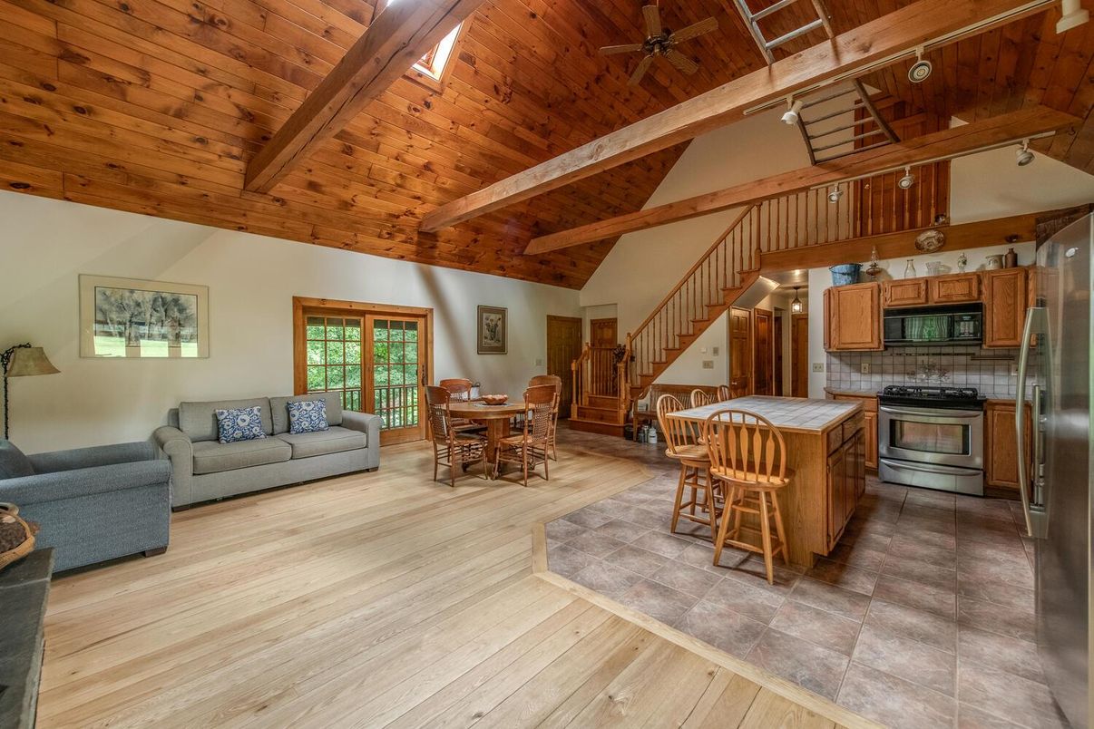 Dining room, Interior, Kitchen, Living room, Stainless Steel Appliances, Wooden Beams, Wooden Ceilings, Wood Texture Flooring