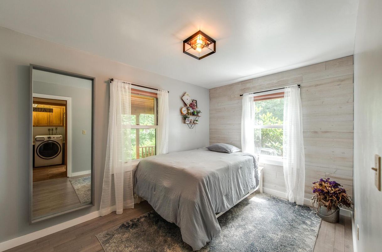 Bedroom, Interior, Washer, Wood Texture Flooring
