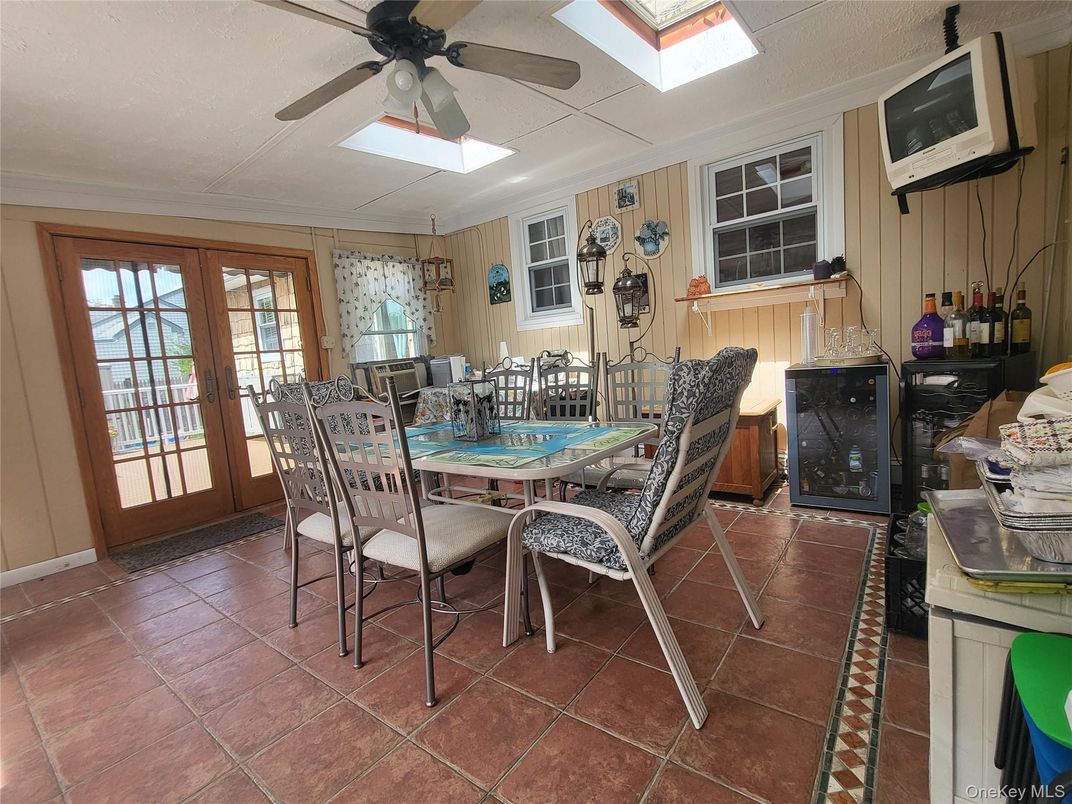 Dining room, Interior