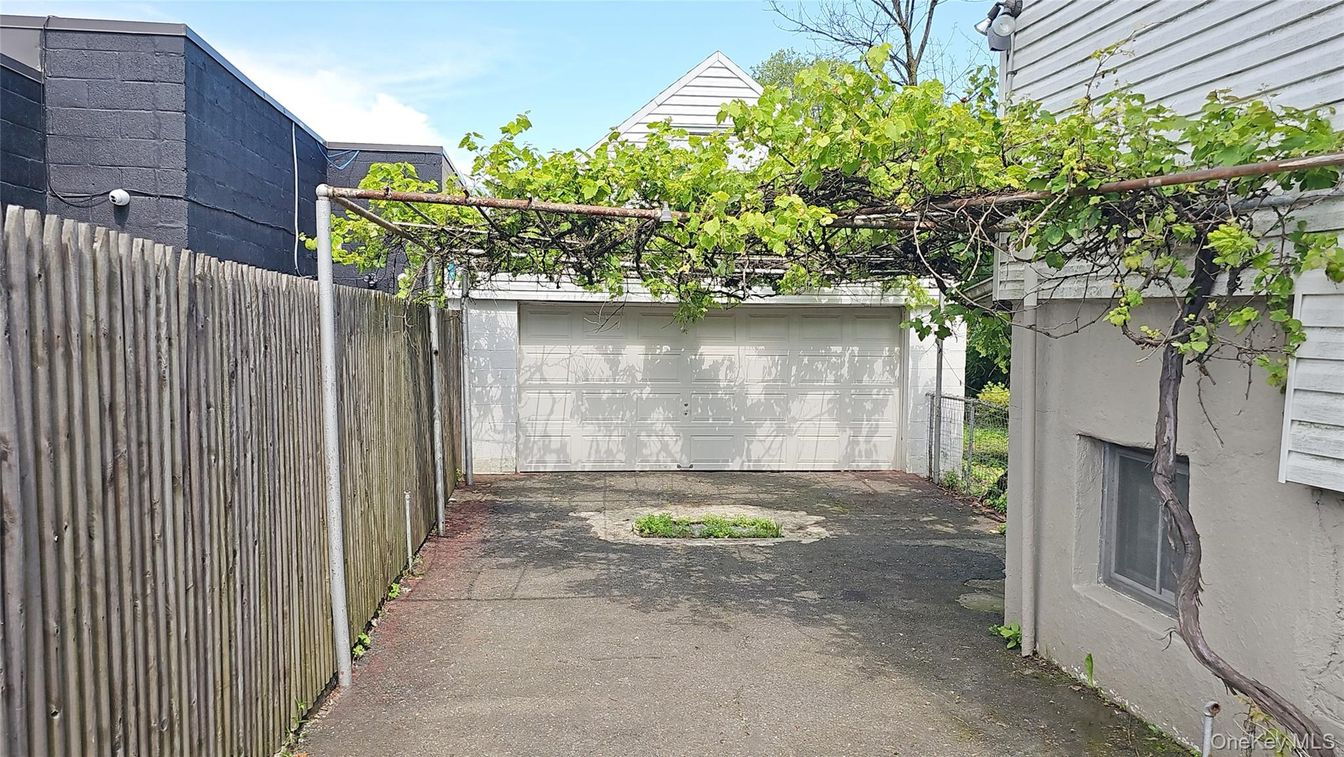 Detached Garage, Exterior
