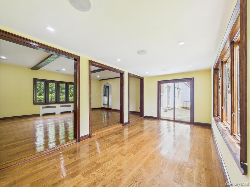 Empty room, Interior, Recessed Lighting, Wooden Beams, Wood Texture Flooring