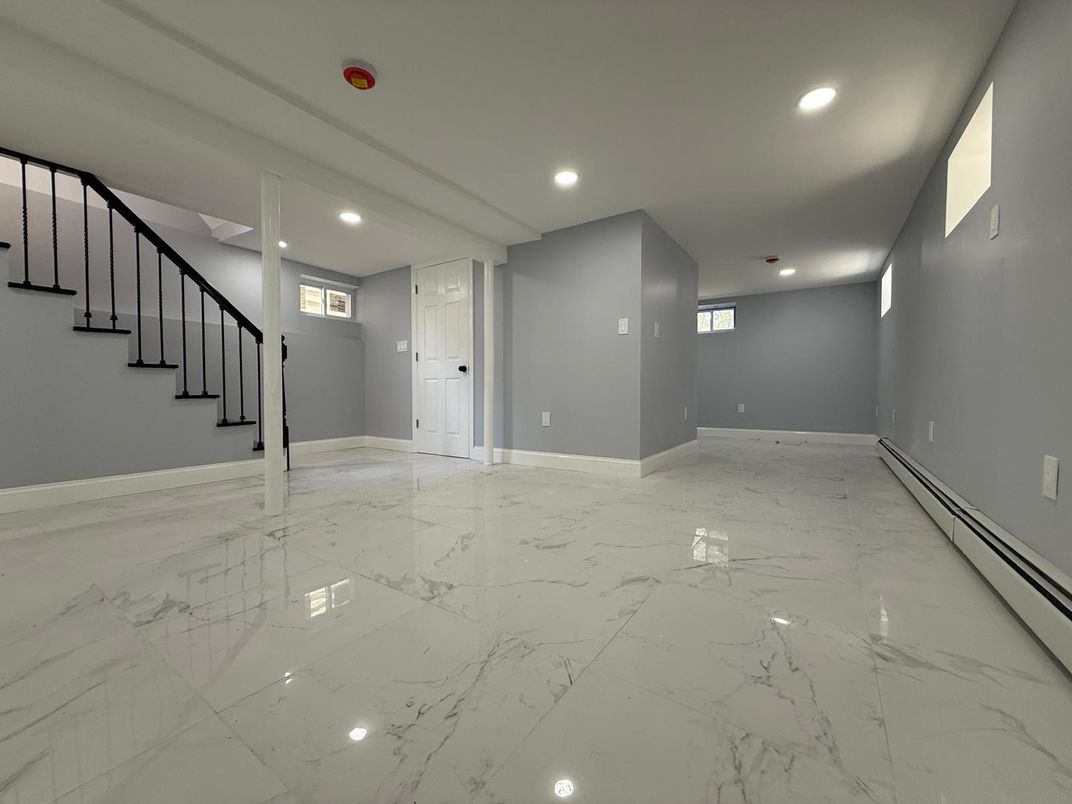 Empty room, Interior, Marble, Recessed Lighting