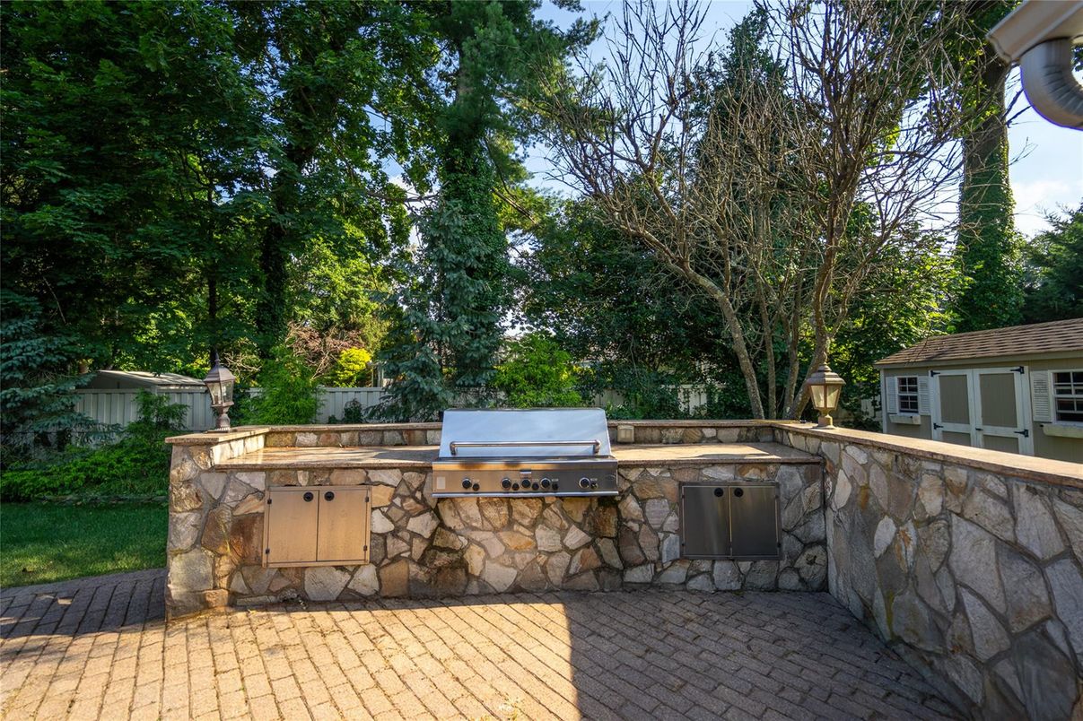 Exterior, Outdoor Kitchen