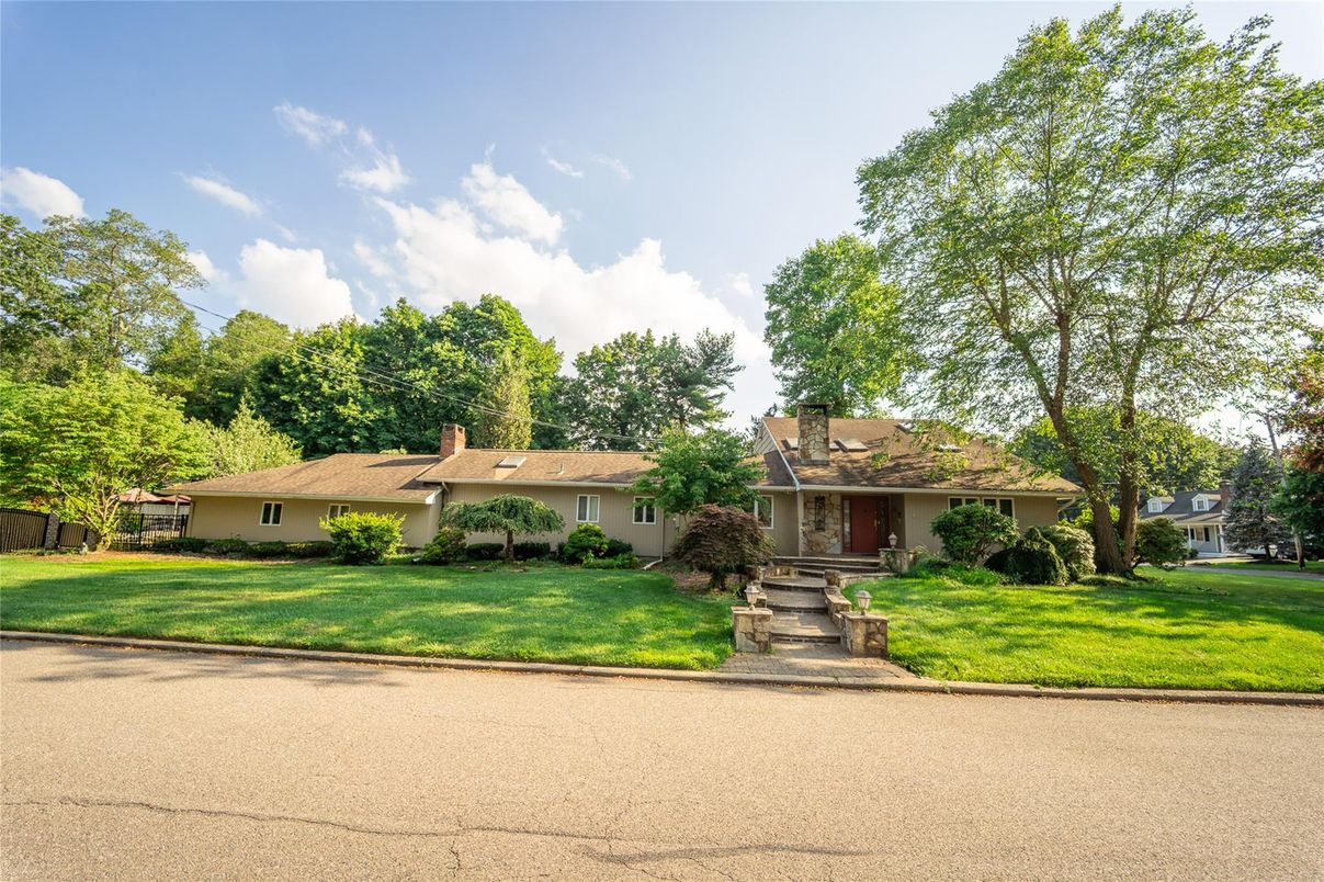 Backyard, Exterior, Facade, Ranch