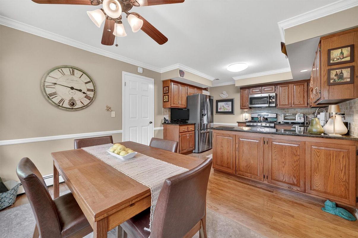 Dining room, Interior, Kitchen, Stainless Steel Appliances, Wood Texture Flooring