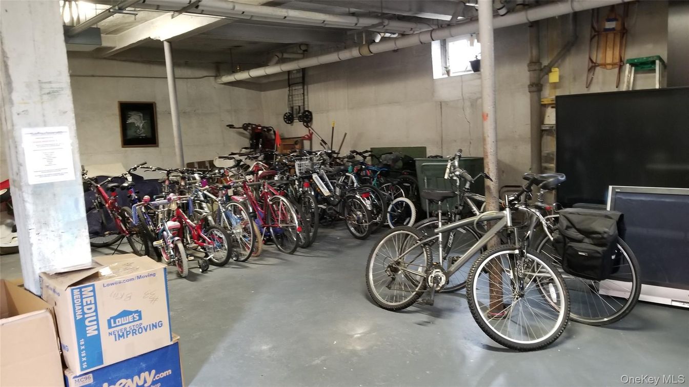 Garage, Interior