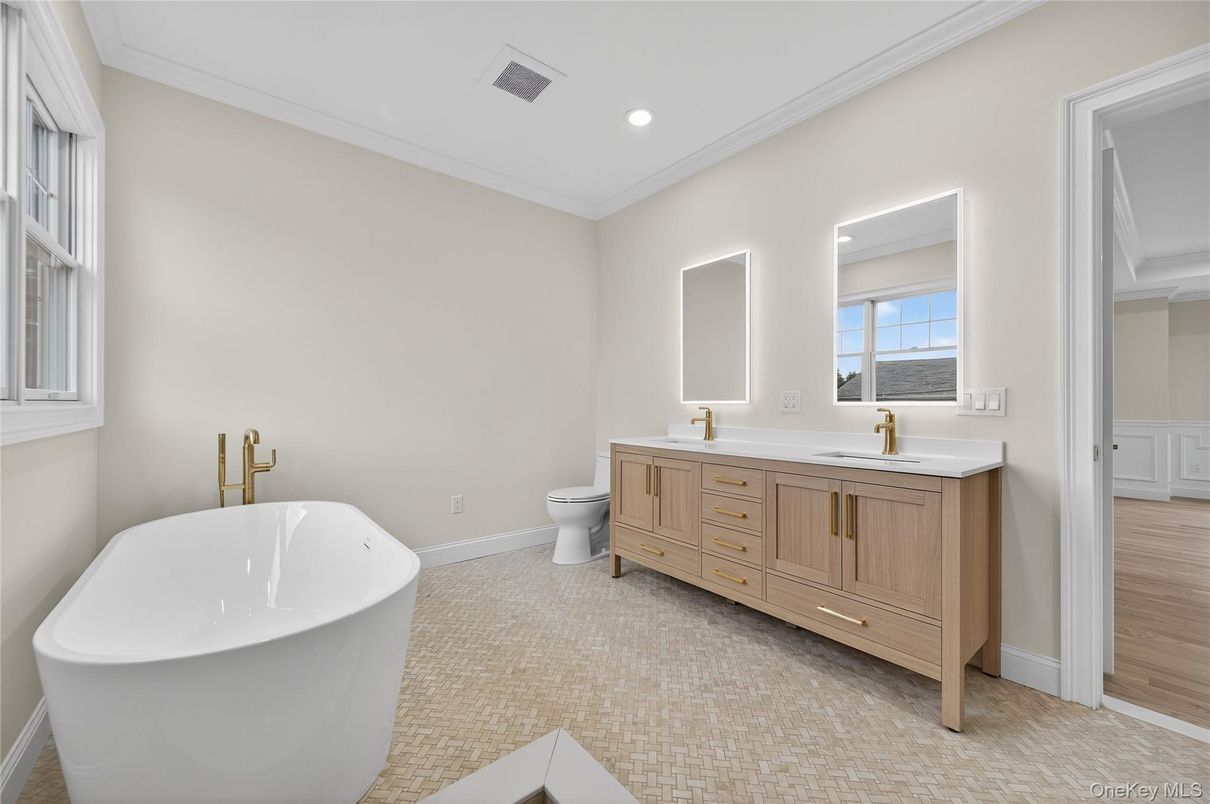 Bathroom, Dual Sink Vanities, Free Standing Baths, Interior, Recessed Lighting