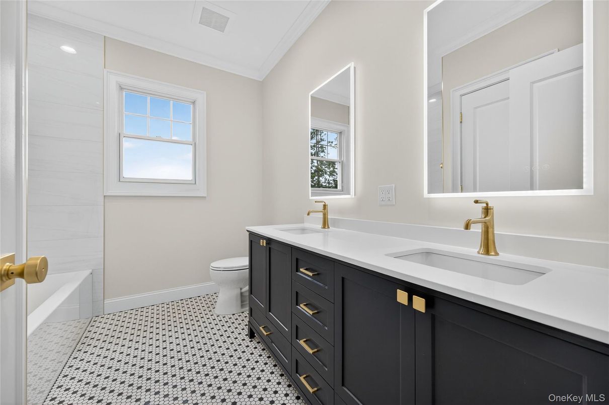 Bathroom, Dual Sink Vanities, Interior, Recessed Lighting