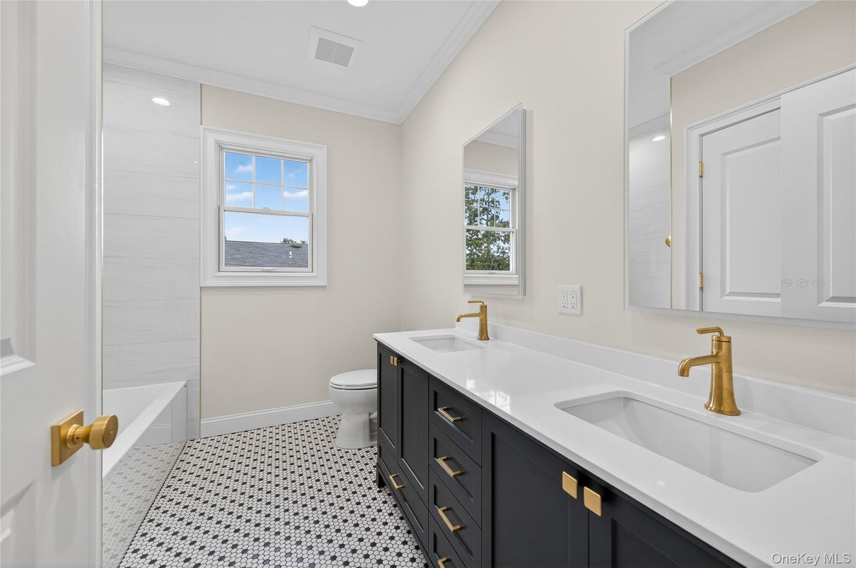 Bathroom, Dual Sink Vanities, Interior, Recessed Lighting