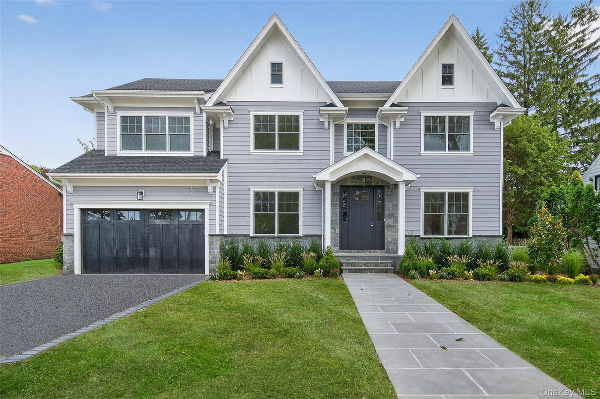 Attached, Exterior, Facade, Farmhouse