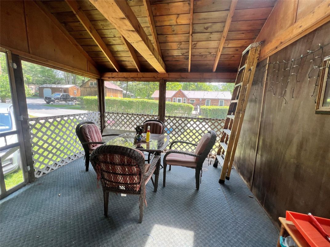 Dining room, Interior, Sun Room, Wooden Beams, Wooden Ceilings