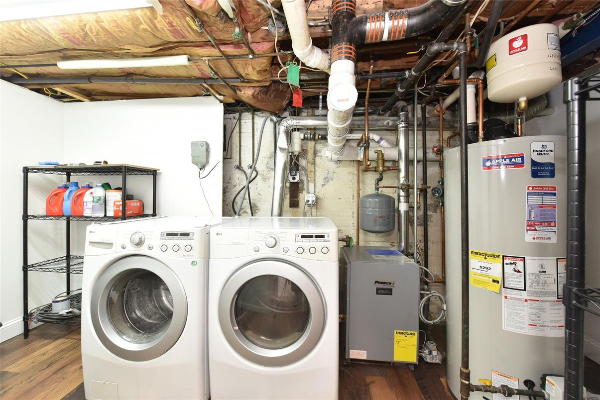Interior, Washer, Wood Texture Flooring