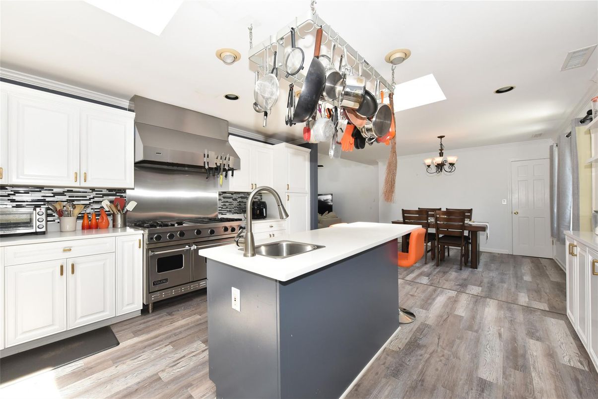Chandelier, Dining room, Interior, Kitchen, Recessed Lighting, Stainless Steel Appliances, Wood Texture Flooring