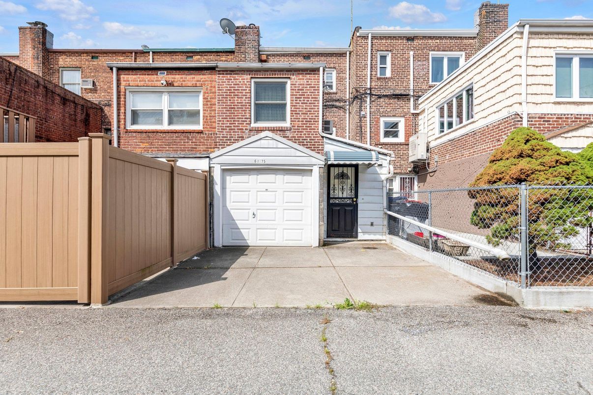 Attached, Exterior, Facade, Brick Facade, Rowhouse