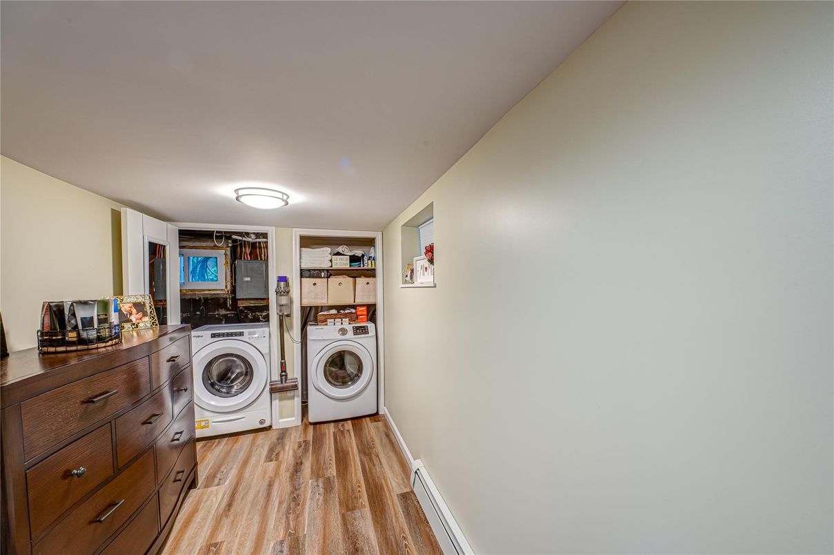 Interior, Utility Closets, Washer, Wood Texture Flooring