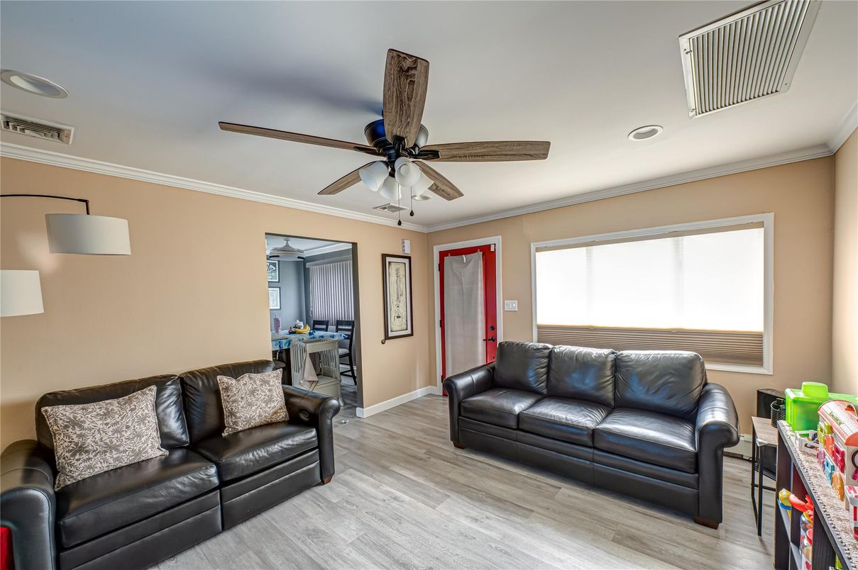 Interior, Recessed Lighting, Wood Texture Flooring