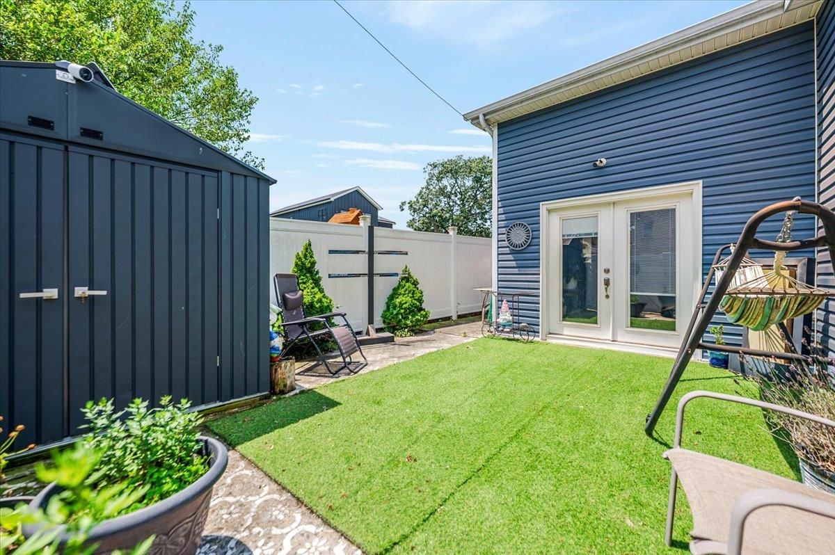 Backyard, Exterior
