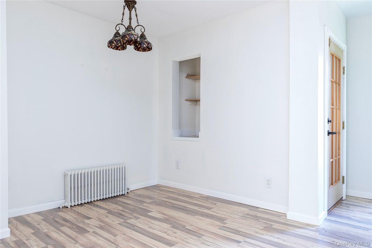 Empty room, Interior, Pendant Lights, Wood Texture Flooring