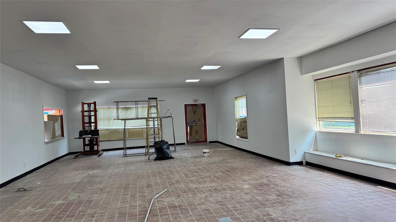 Fitness Equipment, Interior, Recessed Lighting