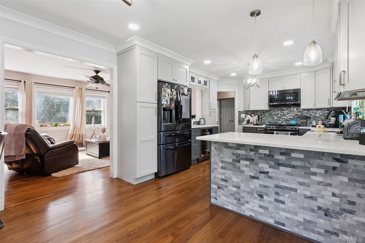 Interior, Kitchen, Pendant Lights, Recessed Lighting, Wood Texture Flooring