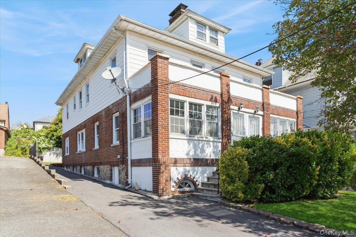 Exterior, Facade, Brick Facade, Rowhouse