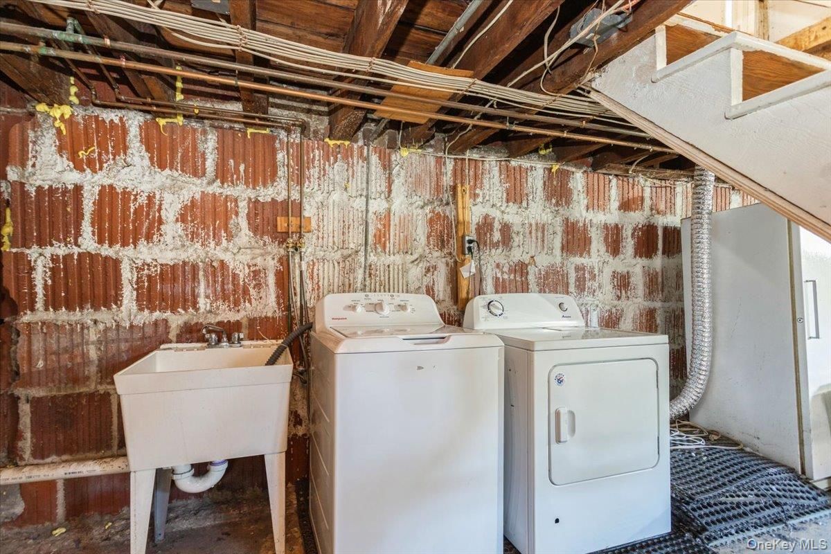 Interior, Washer, Wooden Beams, Wooden Ceilings
