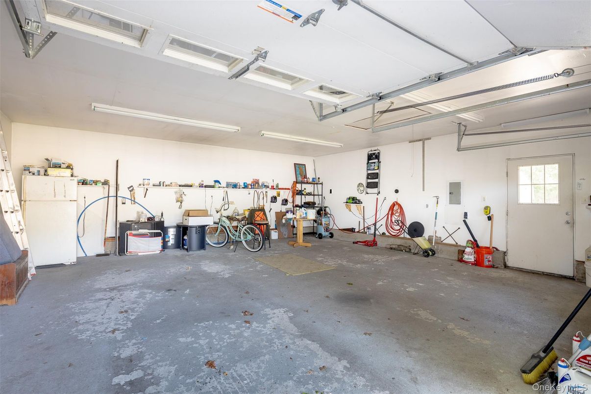 Garage, Interior