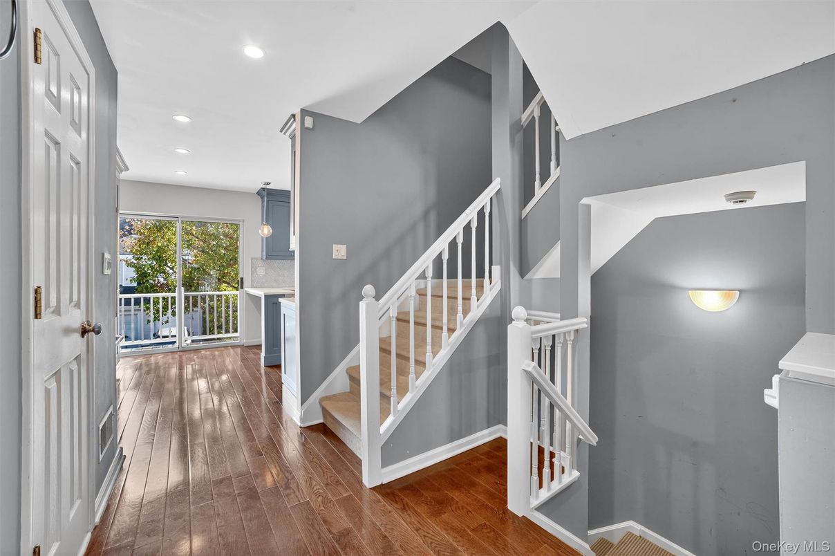 Interior, Pendant Lights, Recessed Lighting, Wood Texture Flooring