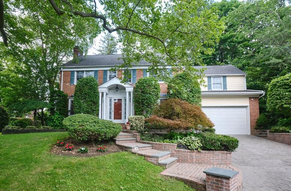 Attached, Exterior, Facade, Brick Facade, Georgian