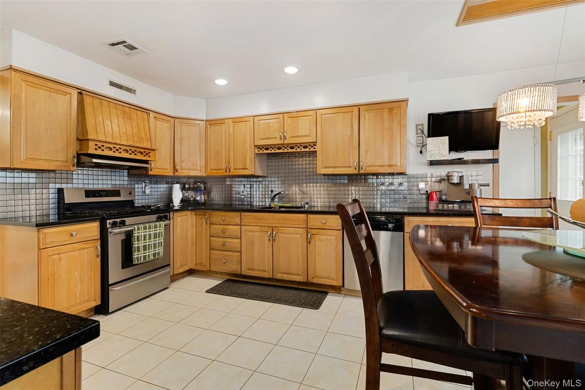 Chandelier, Dining room, Interior, Kitchen, Recessed Lighting