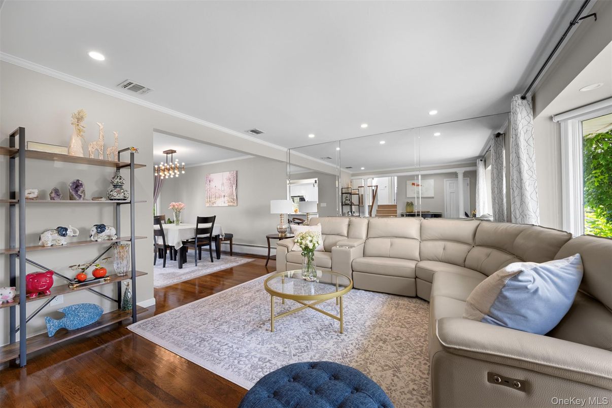 Chandelier, Dining room, Interior, Living room, Recessed Lighting, Wood Texture Flooring