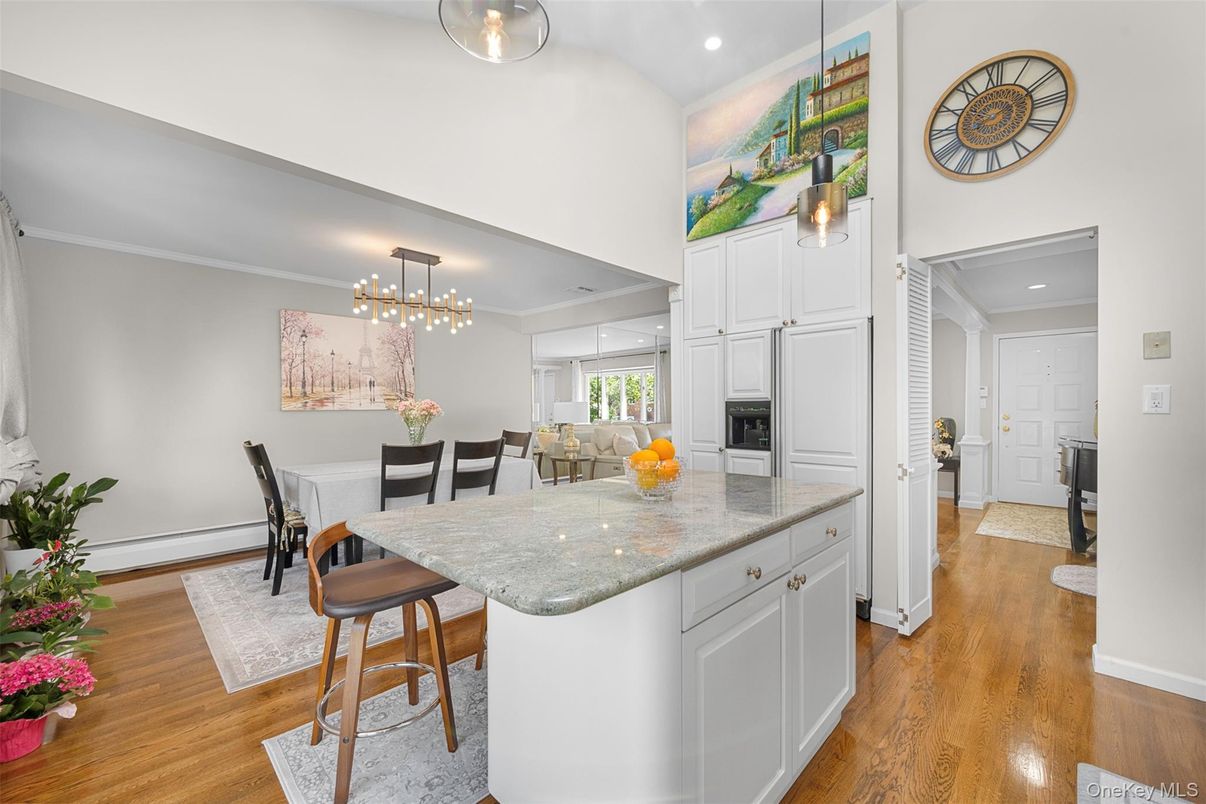 Dining room, Interior, Kitchen, Pendant Lights, Recessed Lighting, Wood Texture Flooring