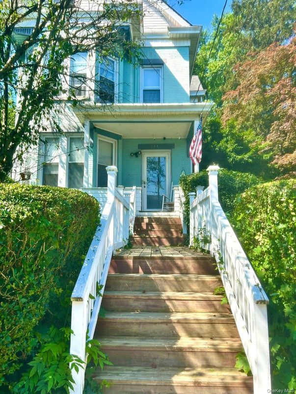 Exterior, Facade, Queen Anne Victorian