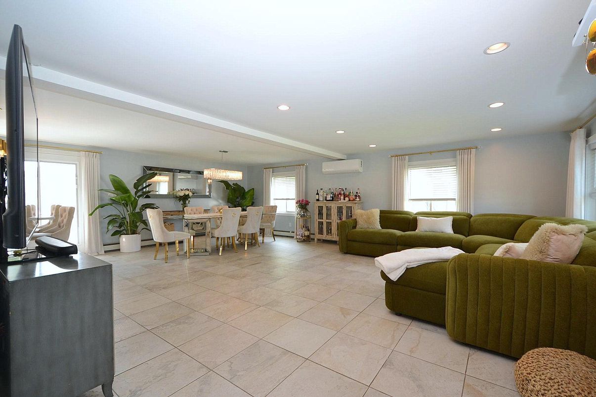 Chandelier, Dining room, Interior, Living room, Recessed Lighting