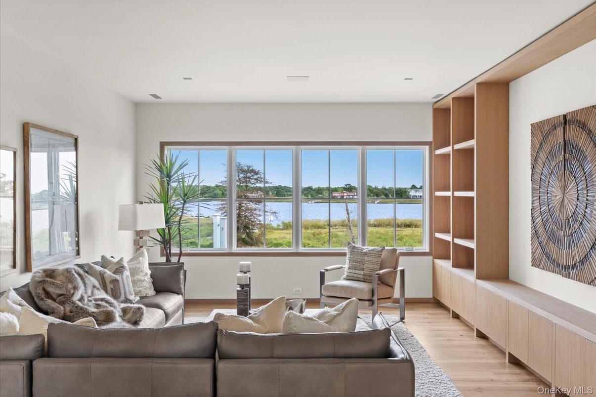 Interior, Living room, Recessed Lighting, Water, Wood Texture Flooring