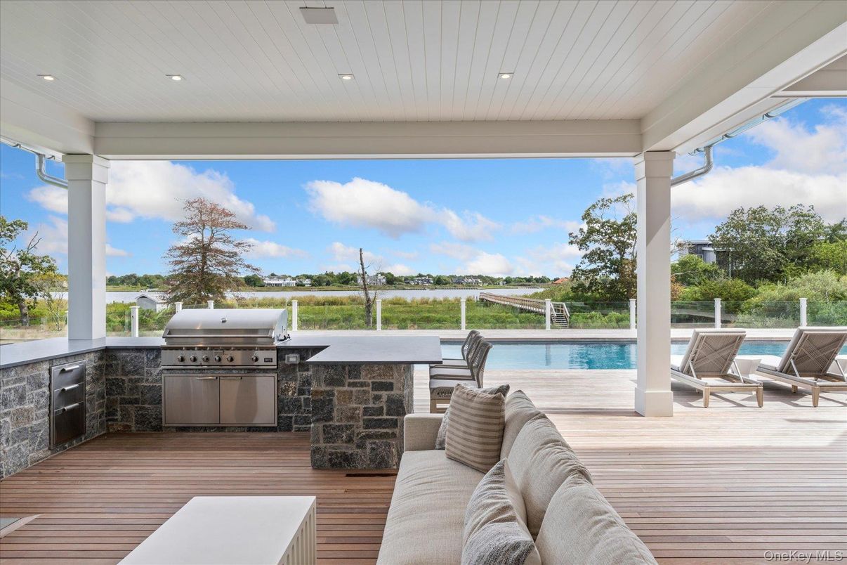 Exterior, Outdoor Kitchen, Pool
