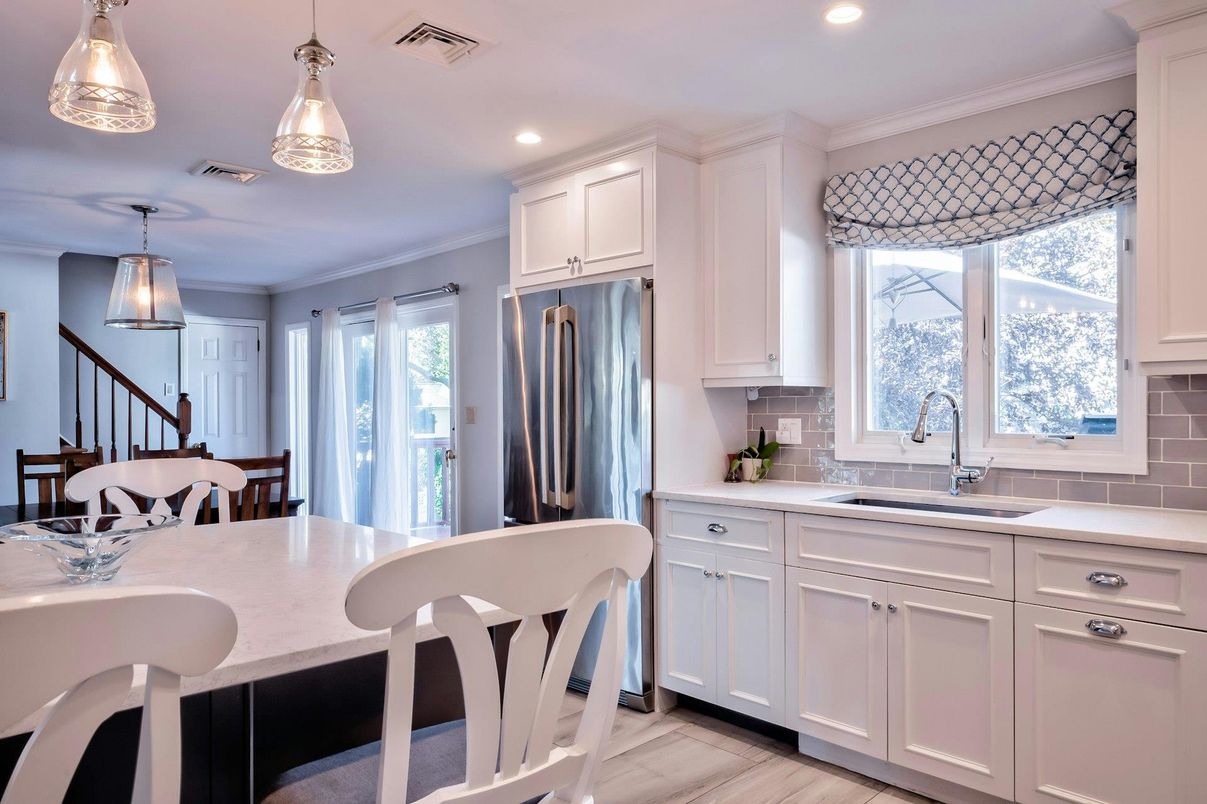 Dining room, Interior, Kitchen, Pendant Lights, Recessed Lighting, Wood Texture Flooring