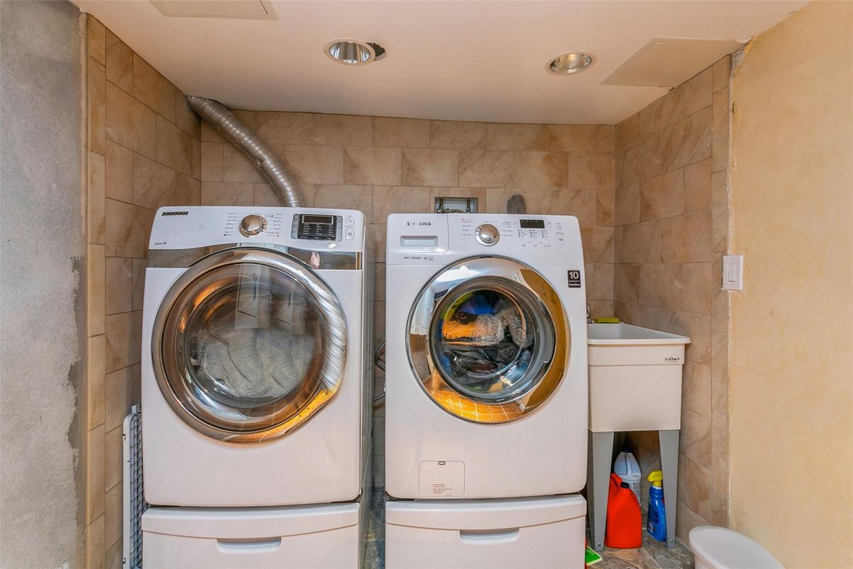 Interior, Recessed Lighting, Utility Closets, Washer