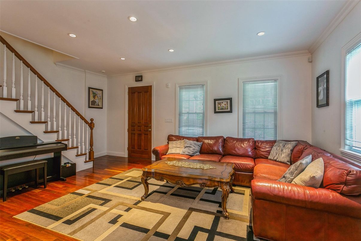 Interior, Living room, Piano, Recessed Lighting, Wood Texture Flooring