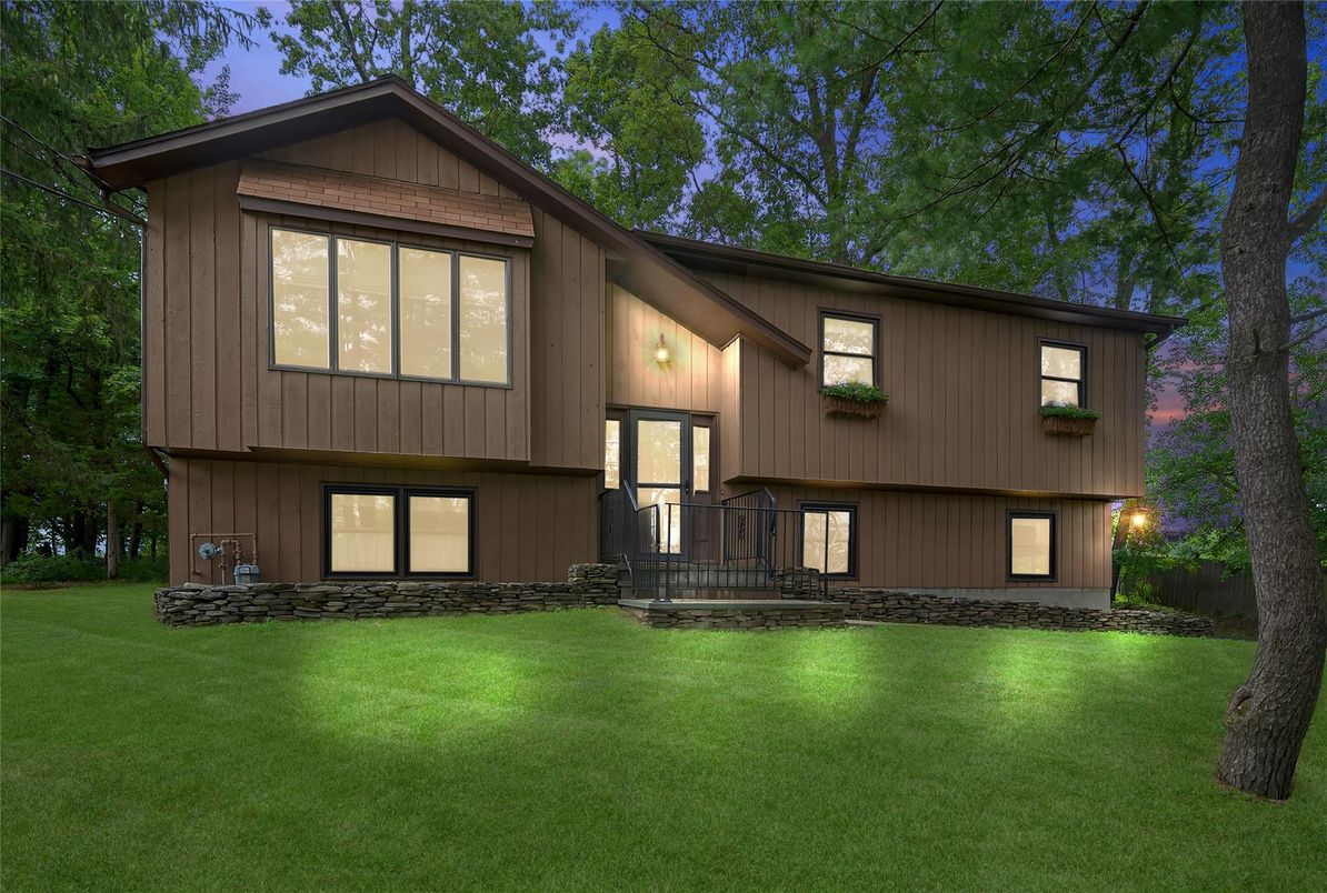 Backyard, Exterior, Facade, Raised Ranch
