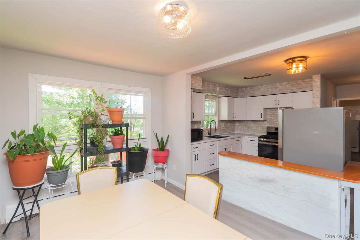 Dining room, Interior, Kitchen, Stainless Steel Appliances